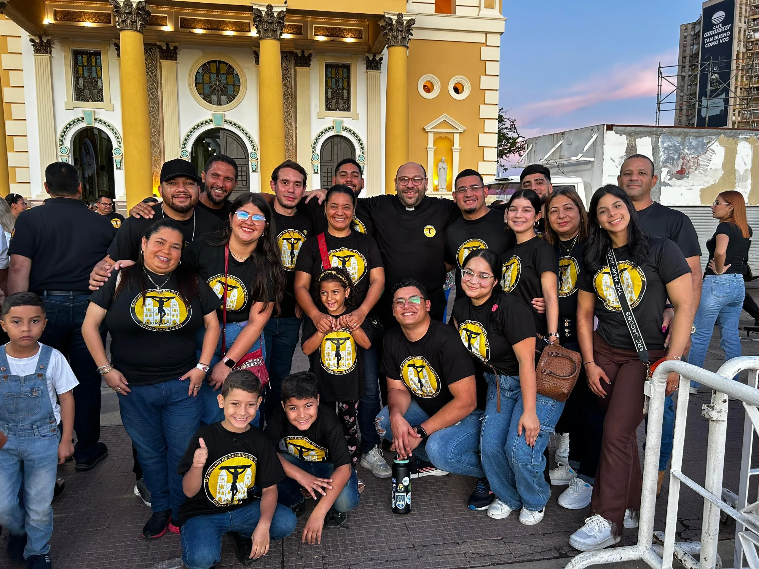 Grupo de cursillistas sonriendo